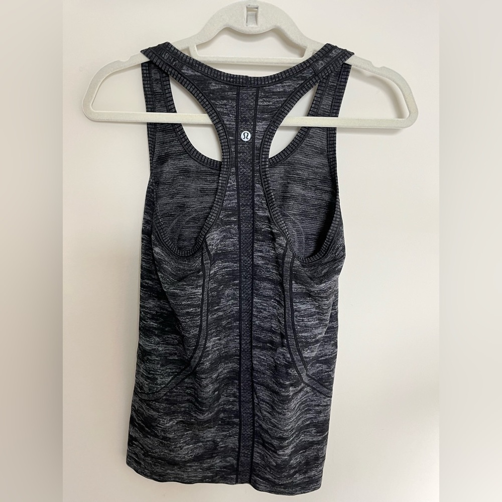 Lululemon Set of 2 Racerback Tanks Size 6 Black and Green - Picture 5 of 12